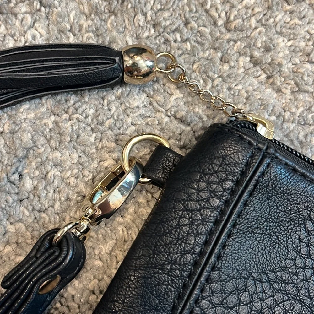 Charming Charlie | EUC Faux Leather Wristlet